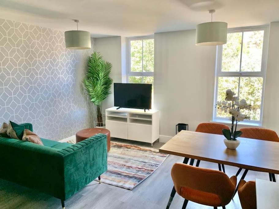 Bright, Vibrant New 1 Bedroom Town Centre Parking Μπόρνμουθ Εξωτερικό φωτογραφία